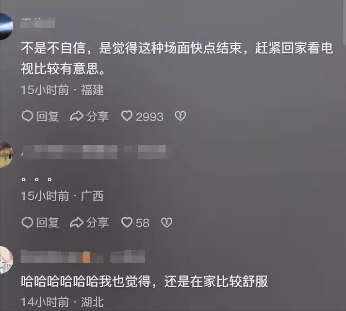 56歲邱淑貞和大女兒亮相，網友吐槽：我爸爸為了她至今未婚