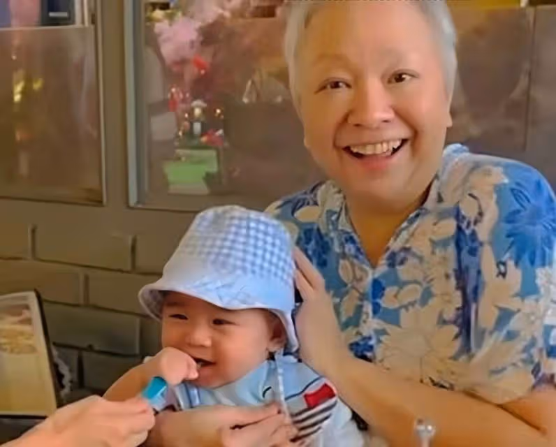 香港女星陳秋霞患乳腺癌，滿頭白髮顯滄桑，不考慮做乳房重建手術