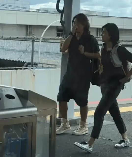 56歲鄭伊健夫婦日本被偶遇,蒙嘉慧日語流利對話,已融入當地生活