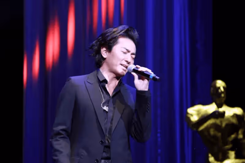 56歲鄭伊健夫婦日本被偶遇,蒙嘉慧日語流利對話,已融入當地生活