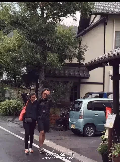 56歲鄭伊健夫婦日本被偶遇,蒙嘉慧日語流利對話,已融入當地生活