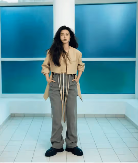曾是嫩模屆鼻祖,如今事業如日中天,比肩昔日頂流姐妹