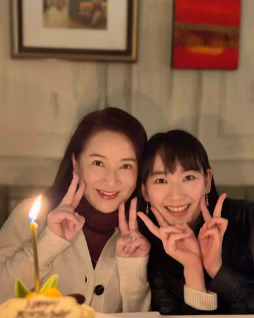 TVB80年代力捧花旦兒子照片罕見曝光,長相帥氣酷似金俊賢,女兒被稱為「最美星二代」