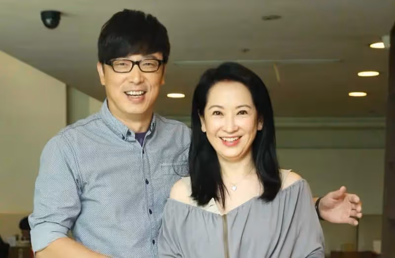 TVB80年代力捧花旦兒子照片罕見曝光，長相帥氣酷似金俊賢，女兒被稱為「最美星二代」