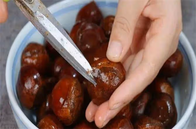 怎麼煮板栗好吃又好剝皮?煮栗子的方法及步驟