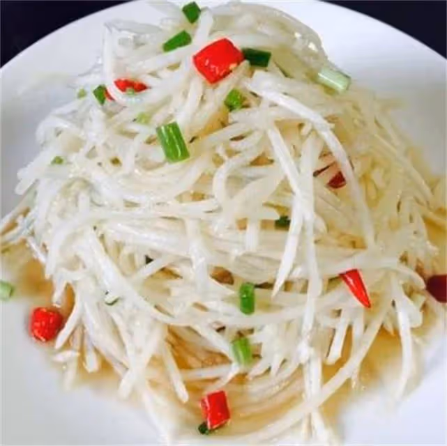 涼拌白蘿蔔絲怎麼做好吃?焯水還是直接拌?飯店大廚教你正確做法