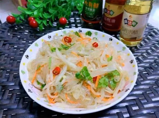 涼拌白蘿蔔絲怎麼做好吃?焯水還是直接拌?飯店大廚教你正確做法