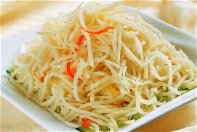 涼拌白蘿蔔絲怎麼做好吃?焯水還是直接拌?飯店大廚教你正確做法