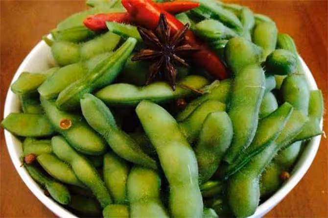 煮毛豆要碧綠脆爽,只需加入這個調料,冷水還是熱水下鍋也很關鍵
