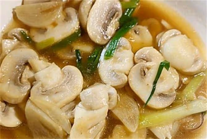 秋冬要多喝這道白蘑菇湯,出鍋湯鮮味美,天天喝都不膩