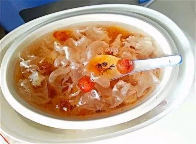 白木耳可以燉土豆嗎?教你做道奶香土豆銀耳羹,香甜濃郁又養顏
