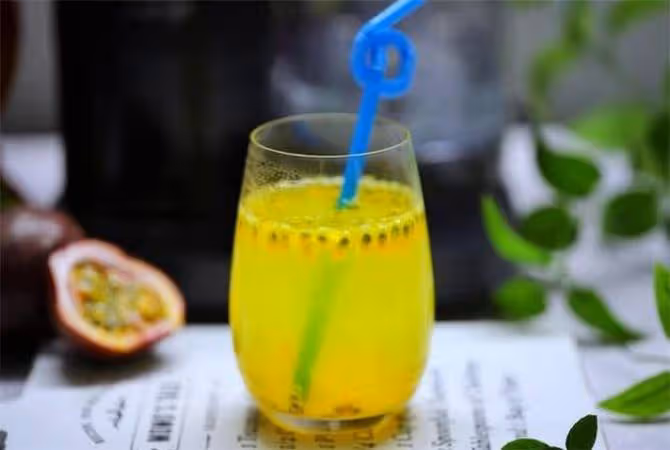 教你在家自製百香果蜂蜜飲,酸甜可口冰涼解暑,做法非常簡單
