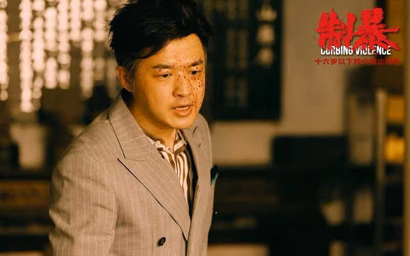 演「變態」!這一次,有「頭髮」的包貝爾,終於令觀眾拍案叫絕了
