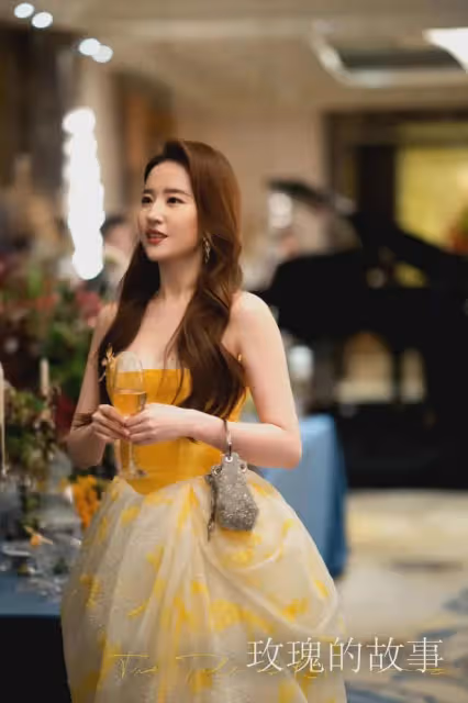 劉亦菲太美太牛了!《玫瑰的故事》首播單集10廣,收視率飆到1.9