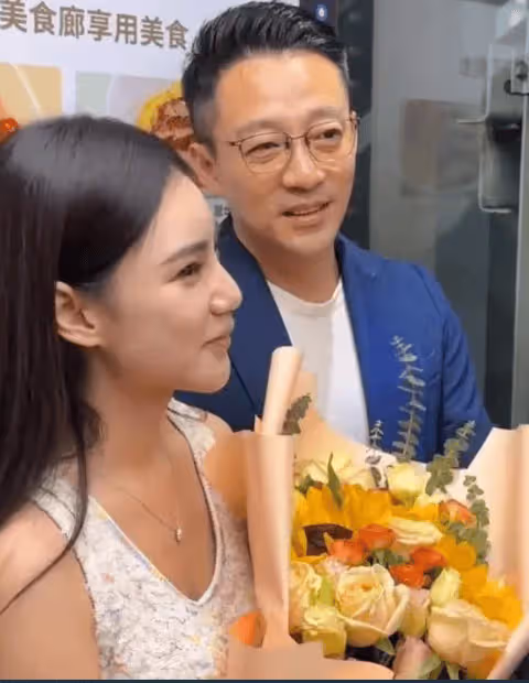 汪小菲直播間曝猛料:小玥玥要求給她買房子,網友:別上當,大S又使陰招