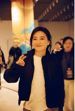 萬萬沒想到,賈玲成為Prada品牌代言人,把自己活成了很貴的樣子