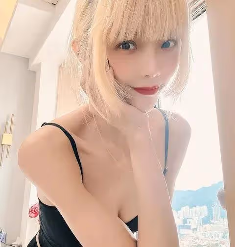 香港女歌手離婚仍未走出情傷,身形暴瘦疑患厭食症,亮相TVB被網友吐槽