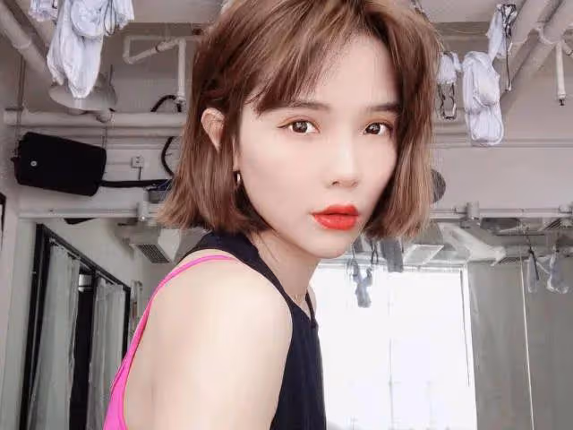 香港女歌手離婚仍未走出情傷，身形暴瘦疑患厭食症，亮相TVB被網友吐槽