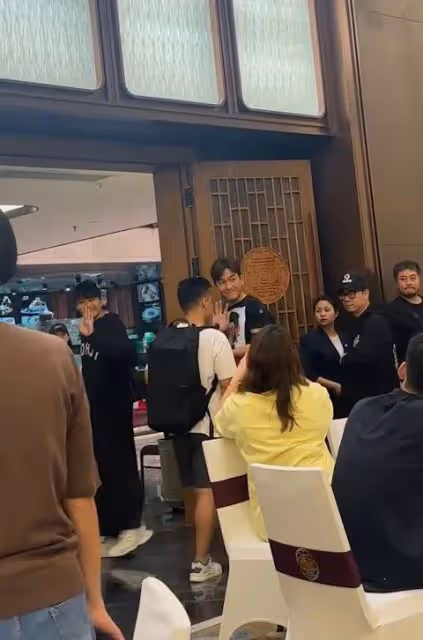 TVB兩大型男內地拍戲被偶遇勁友善,工作人員阻擋粉絲拍攝結局大翻轉