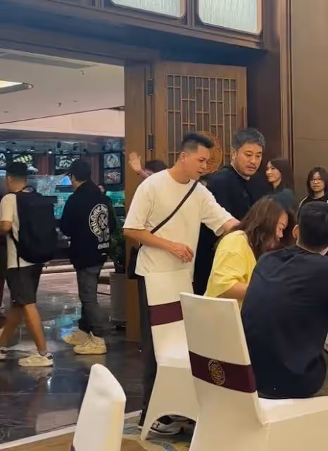 TVB兩大型男內地拍戲被偶遇勁友善,工作人員阻擋粉絲拍攝結局大翻轉