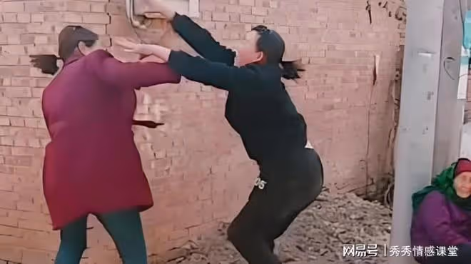 1983年借給二姨300元3年未還,趕集看到二姨在賣菜,母親趕緊躲開