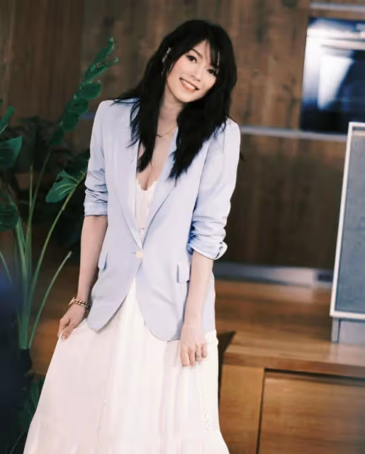 長腿港星懷孕上圍升級,自稱達人生高峰!網友直呼最美孕婦