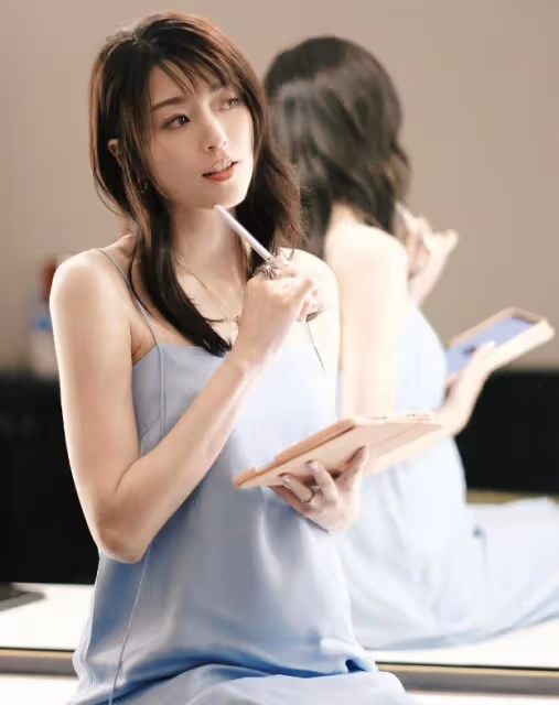 長腿港星懷孕上圍升級,自稱達人生高峰!網友直呼最美孕婦