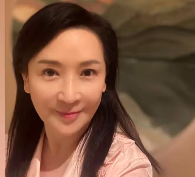 氣質港星兩度離婚!190cm兒子罕見曝光!眉清目秀被封翻版金秀賢!