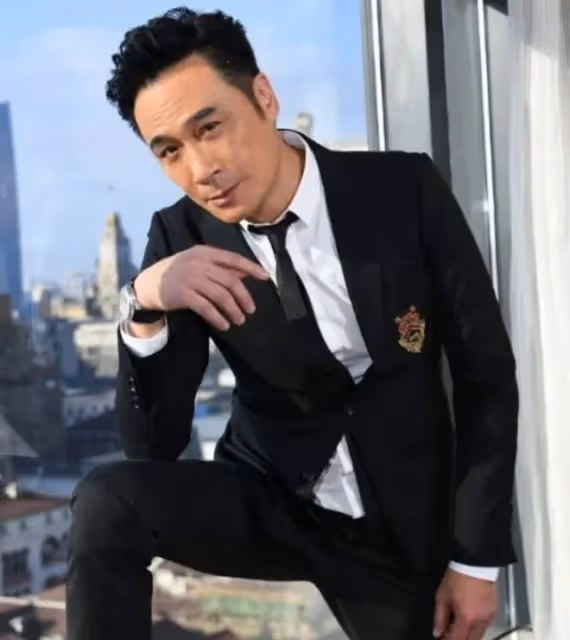 62歲港星竟cosplay扮哪咤，一改冷酷嚴肅形象！30年前就惡搞過王菲