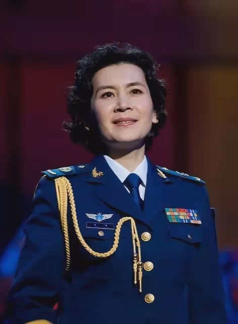她曾是國家一級演員,享「正軍級」待遇,如今66歲仍單身一人