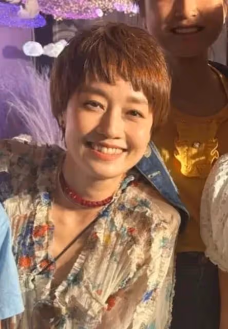 47歲馬伊琍顏值大回春，波西長裙纖挑優雅，面容飽滿仿佛30齣頭