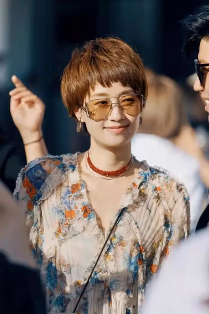 47歲馬伊琍顏值大回春，波西長裙纖挑優雅，面容飽滿仿佛30齣頭