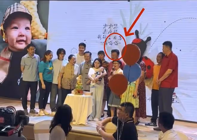 金龜子為外孫辦百天宴!多位少兒主持人現身,王寧站身後老太多!