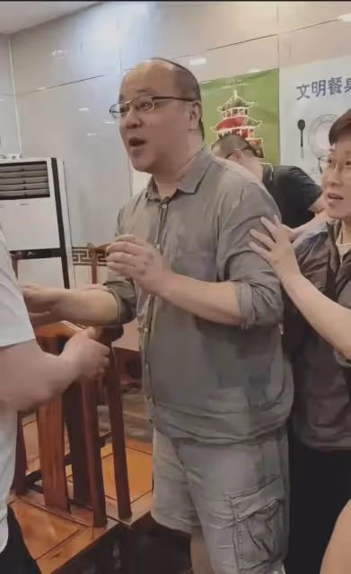竇唯近照大變,身材變瘦剪掉頭髮年輕10歲,本人低調和粉絲熱聊