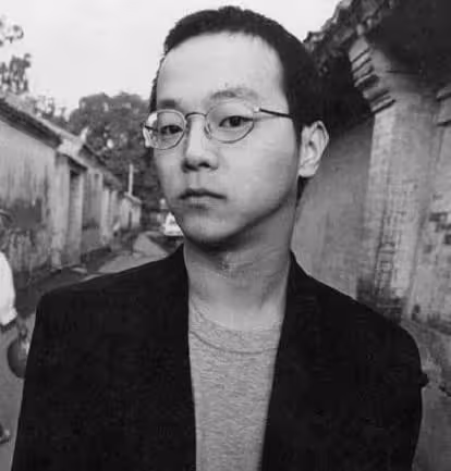 竇唯近照大變,身材變瘦剪掉頭髮年輕10歲,本人低調和粉絲熱聊