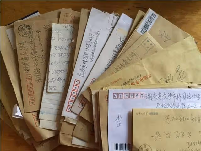 1997年,吉林19歲海軍士兵為救落水男子犧牲,好戰友替他盡孝25年