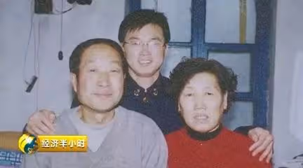 1997年，吉林19歲海軍士兵為救落水男子犧牲，好戰友替他盡孝25年