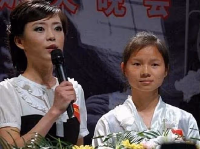 1998年,洪水中6歲女童抱樹9小時獲救,2021年與恩人見面泣不成聲