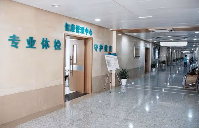 15年前被遺棄女孩找到親生父親，孝敬11年被告知是假的，後來如何