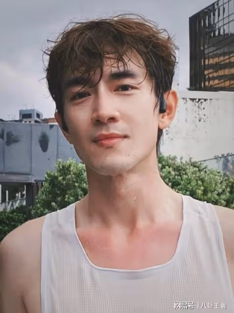 太可怕！36歲林更新瘦脫相，深淚溝大眼袋，歪嘴一笑太像老奶奶