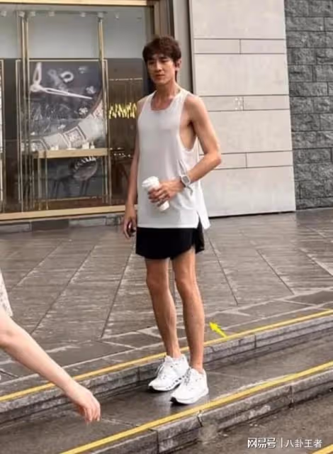 太可怕！36歲林更新瘦脫相，深淚溝大眼袋，歪嘴一笑太像老奶奶