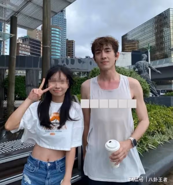 太可怕！36歲林更新瘦脫相，深淚溝大眼袋，歪嘴一笑太像老奶奶