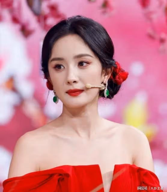 楊冪抿嘴演技沒法改！受醫美後遺症影響，演員真的別隨便整容動臉