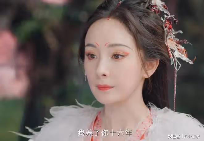 楊冪抿嘴演技沒法改！受醫美後遺症影響，演員真的別隨便整容動臉