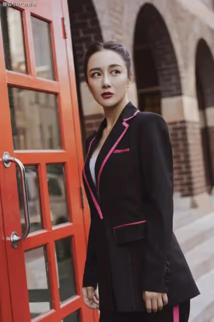 她曾是古裝第一美人,被狗咬毀容後,如今40歲靠演壞女人翻身