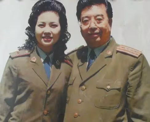 他是李雙江長子:從未享受過父愛,卻承擔起父親和繼母晚年生活