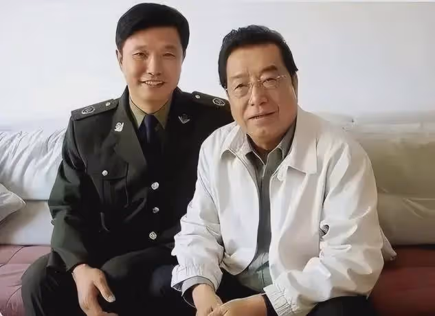他是李雙江長子:從未享受過父愛,卻承擔起父親和繼母晚年生活