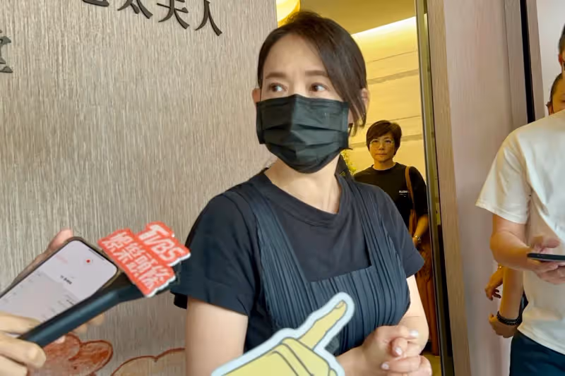 寬姐母喪｜曾寶儀和男友現身致意　被問曾志偉動向這樣回