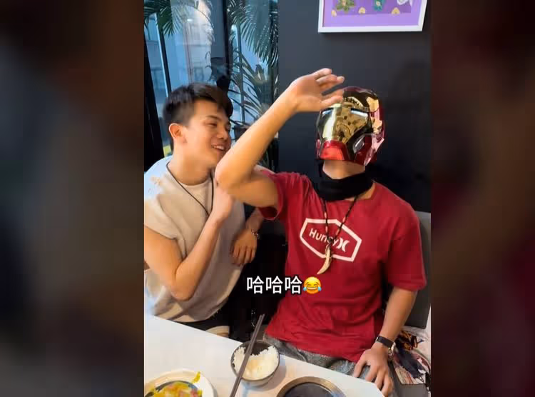 孫安佐現身！戴鋼鐵人頭盔「眼神很飄」　孫生：給他喝符水