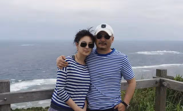 他與蔣雯麗同居5年,和余男同居10年,卻轉身迎娶了張雨綺